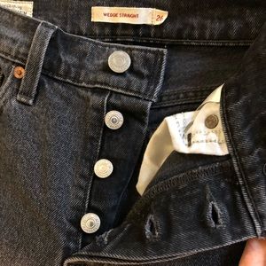 Levi’s wedgie straight washed black jeans, size 26